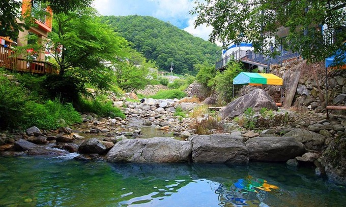 Oeseo House | Gapyeong Valley in the Forest Pension