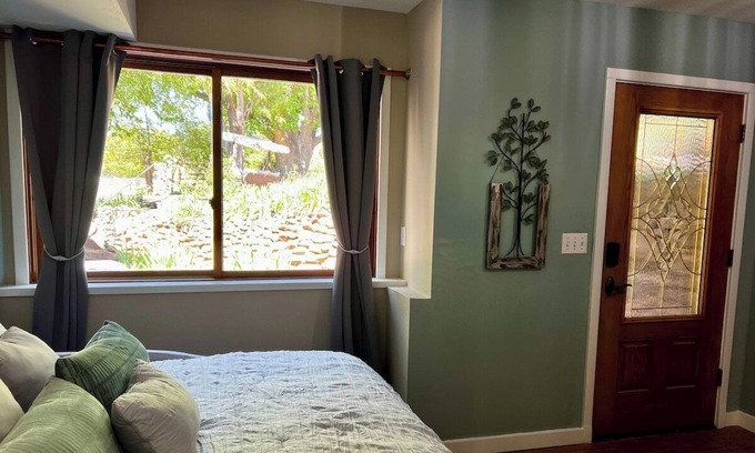 Cornville Bed & Breakfast | Garden 1 Room Luxurious Queen Bed with Single Trundle Pullout, Full Private Bath