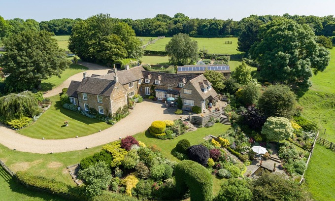 Manton Apartment | Garden Apartment 1 Bedroom Self Contained Apartment close to Rutland Water
