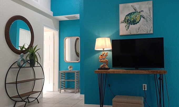 Santa Barbara Estates Apartment | Garden Apartment; Walk To Pompano's Public Beach!