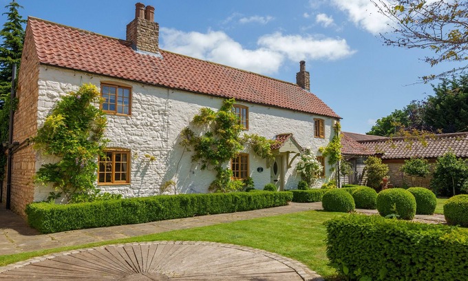Loversall Cottage | GARDEN COTTAGE, pet friendly, character holiday cottage in Doncaster