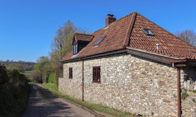 Honiton Cottage | GARDEN COTTAGE, pet friendly, with open fire in Upottery