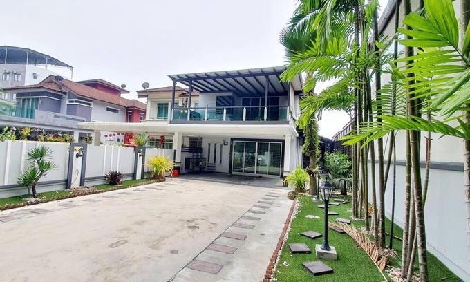 Central Seberang Perai House | GARDEN COZY2STOREY HOME 4ROOM 10PAX@NEAR ALMAJUSCO