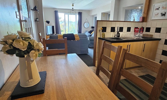 Carmarthen Apartment | Garden Flat, Dog Friendly, Excellent base to Explore all West Wales has to Offer