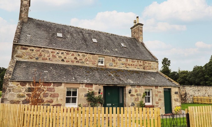 Forres Cottage | GARDEN HOUSE - BRODIE CASTLE, pet friendly, with open fire in Forres
