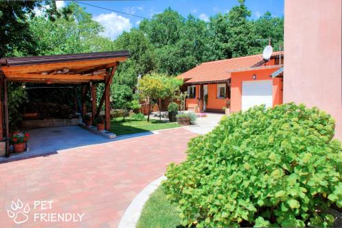 Sarsoni House | Garden House