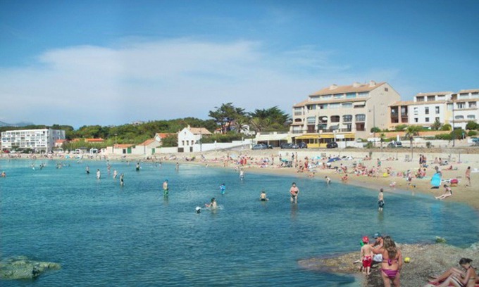 Le Brusc House | Garden level house 50 m from the beach.