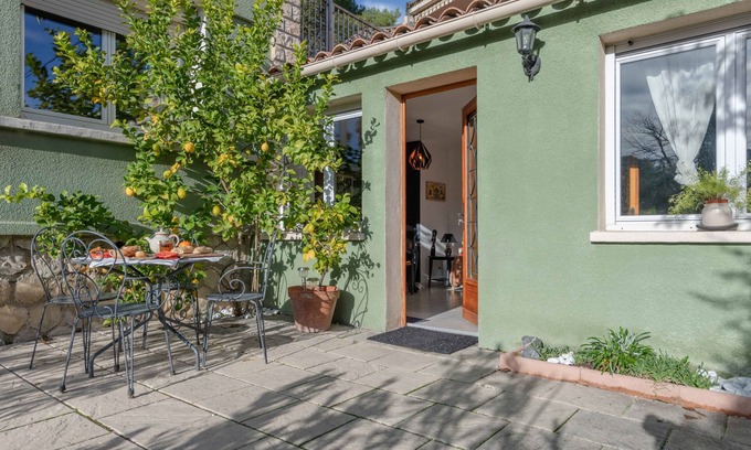 Sud Apartment | Garden level flat of 40m2 only 15 minutes walking from the Cours Mirabeau