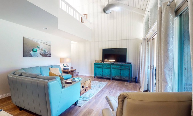 Princeville Condo | Garden & mountain view condo w/private W/D, outdoor pool, and hot tub