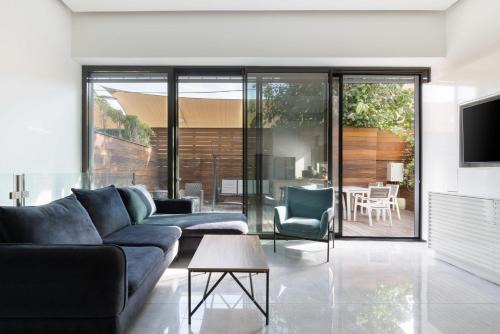 Neve Tzedek Apartment | Garden Oasis by Five Stay