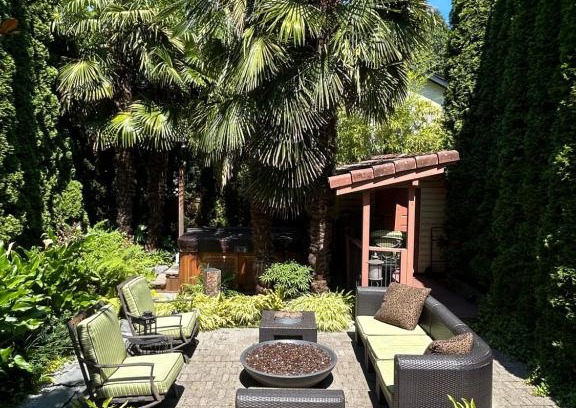 Riley Park Apartment | Garden oasis suite near popular Main street