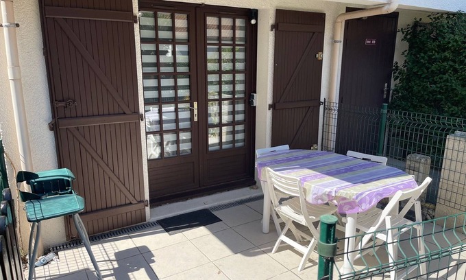 Courseulles-sur-Mer Apartment | Garden studio for 4 people 350 metres from the beach