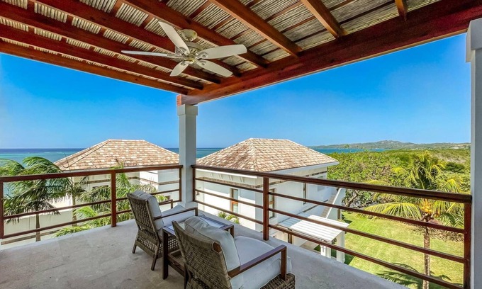 Pristine Bay Hotel | Garden View 1BR Suite at Las Verandas