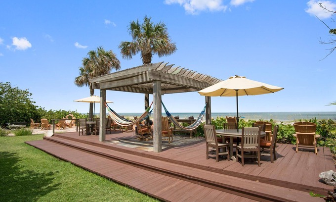 Cocoa Beach Apartment | Garden View - One Bedroom Queen at Beach Place Guesthouses