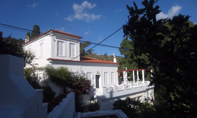 Andros Town House | Garden Villa in Lamyra
