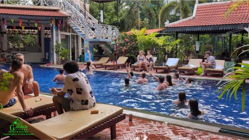 Siem Reap Hotel | Garden Village Hostel & Pool Bar