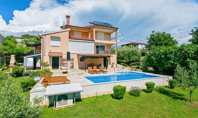 Fuskulin Apartment | Garden with pool and barbecue, air conditioning, wifi, quiet location