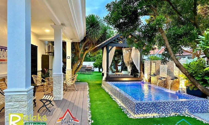 Bukit Baru House | GardenHomeStay TownArea Karaok Mahjong PrivatePool By HeystayManagement