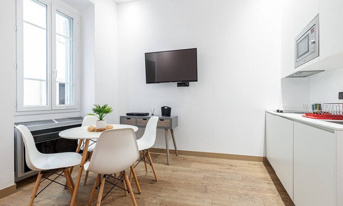 Nice Apartment | Garibaldi Square - Cozy 1 Bdr Old Town AC