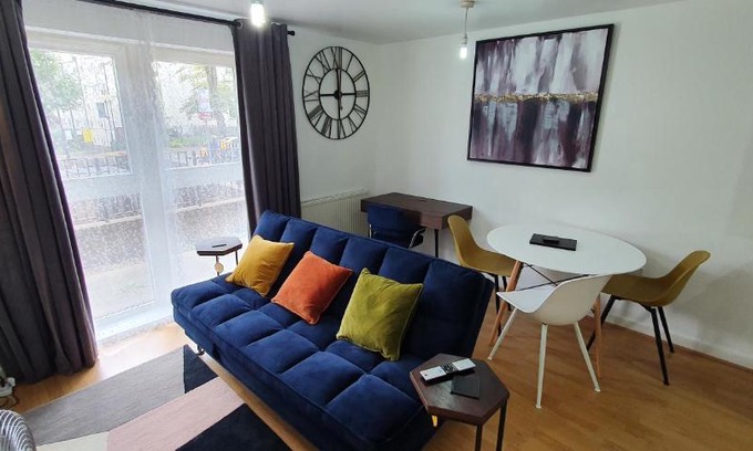 Shacklewell Apartment | Garland Modern Central City Apartment London