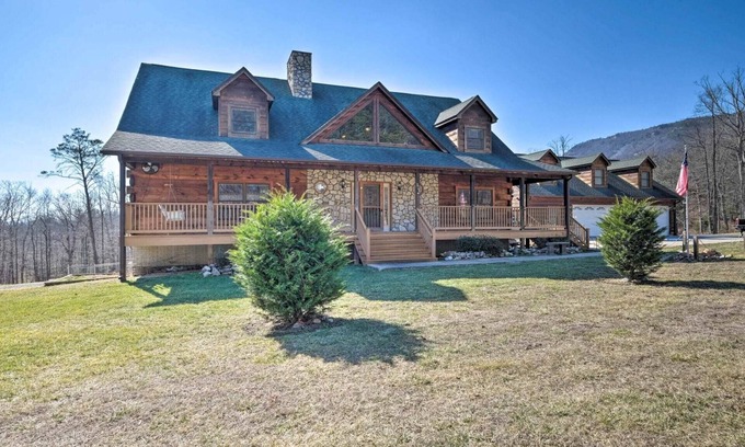 Luray House | Garnerland in Luray 6-BR 3 Bath house with Hot Tub WiFi Pet Friendly in Luray VA
