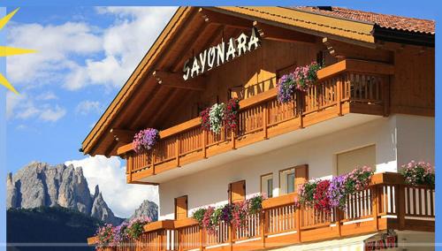 Moena House | Garni Sayonara