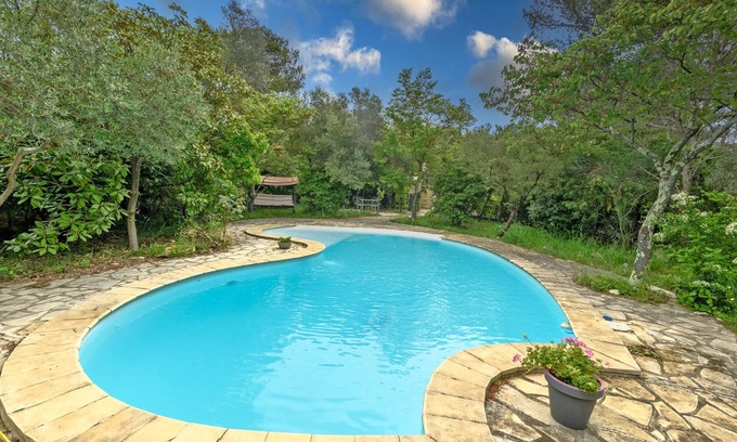 Quartier des Espesses Apartment | Garrigue de Nîmes - Climatisé avec piscine partagée
