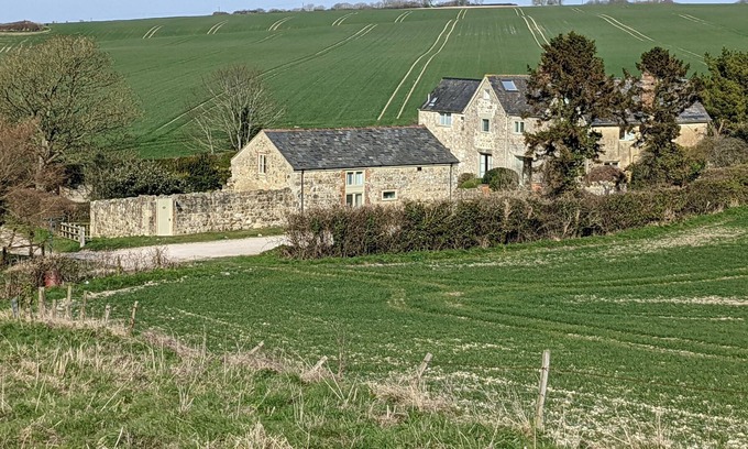 Newport Cottage | Garstons Barn - a barn that sleeps 6 guests in 3 bedrooms