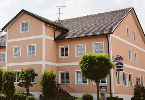Adelschlag Hotel | Gasthof Krone Ochsenfeld