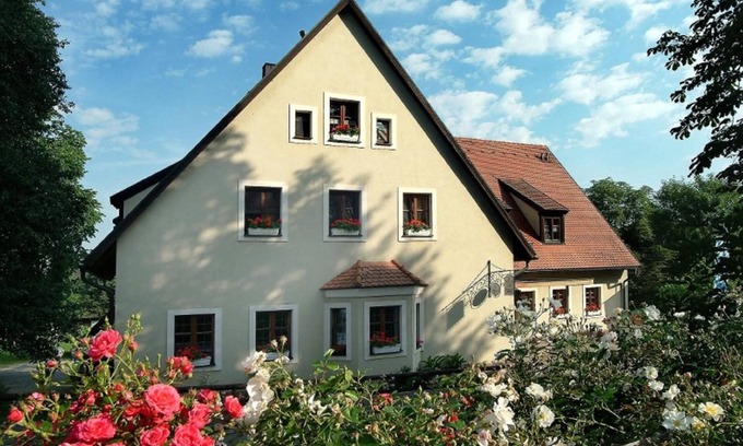 Freudenberg Bed & Breakfast | Gasthof Schloßbraeu Lintach