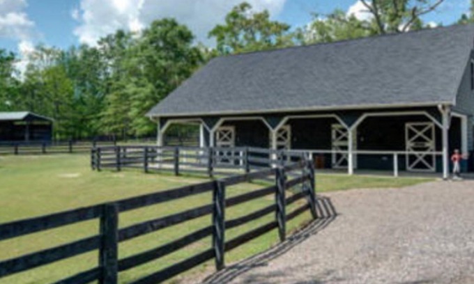 Aiken House | GATED 10 ACRES BARN APARTMENT AT NEW BRIDGE POLO CLUB
