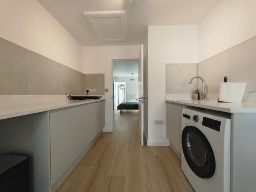 Patchway House | Gated 2 Guests Private House Free Parking
