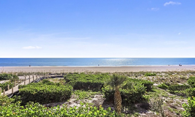 Marco Island Condo | Gated beachfront condo w/nice views, pools & gym