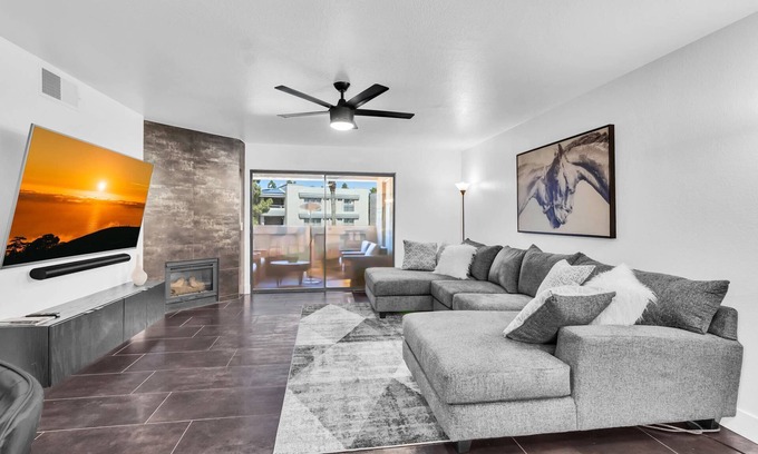 Camelback East Condo | Gated complex, Near Biltmore's Fine Dining & Shopping, Heated Pool, Spa & Fitness Room + FREE GOLF!