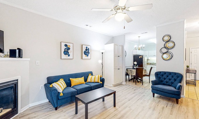 Vaught Condo | Gated condo with on-site pool, tennis, & putting green - near beach/golf