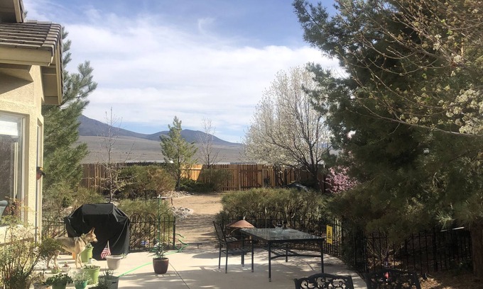 Dayton House | Gated Golf Course, Close to Tahoe! On the Dayton Airpark. Fly In Too!