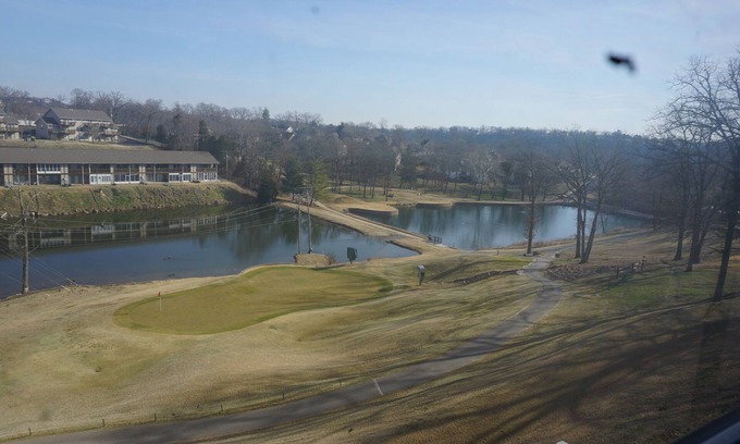 Table Rock Condo | Gated/Indoor and Outdoor pools Overlooking hole 17 Pointe Royale Golf Course