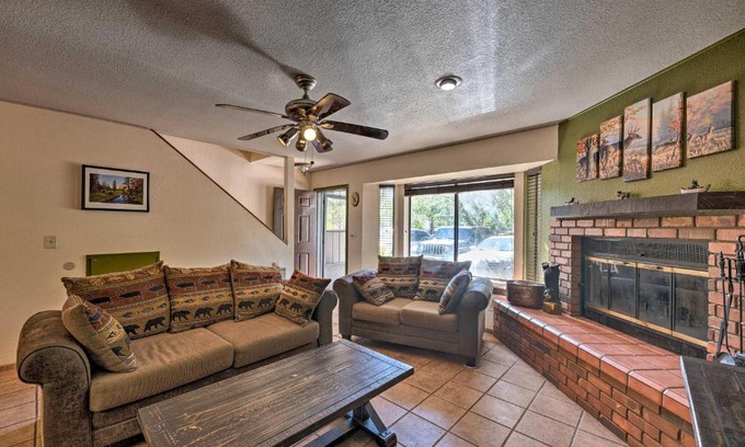 Pinetop House | Gated Resort, Pool and Spa Townhome in Pinetop!