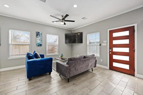 Southeast Houston Apartment | Gated Unit With Laundry l Near NRG and Med Center and HOU Airport