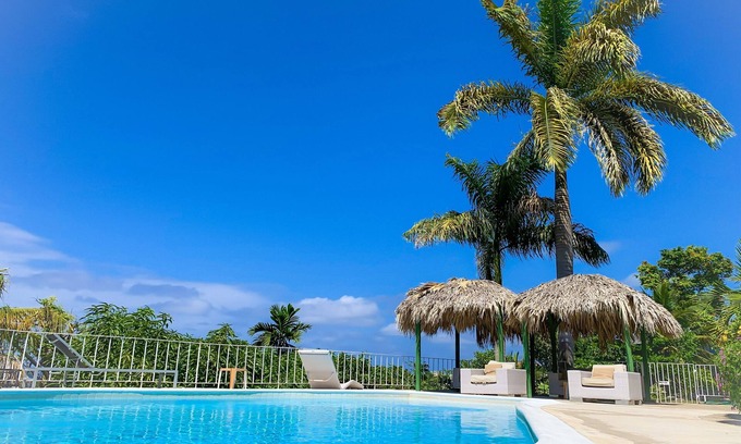 Montego Bay House | Gated Villa Free Cook Private Beach club & Airport Pick Up