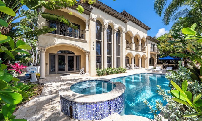 Las Olas Isles House | Gated Waterfront Luxury Home! Private Pool, Hot Tub & Mansion Views!