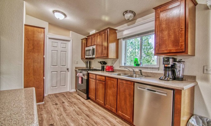 Groveland House | Gateway Retreat at Pine Mountain Lake