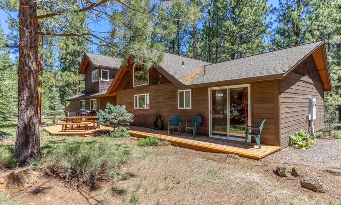 Sisters House | Gateway to the Deschutes