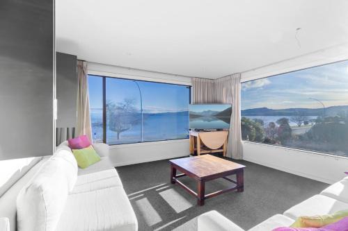 Taupo House | Gather Taupo - Lakefront Homes - Spa Pool