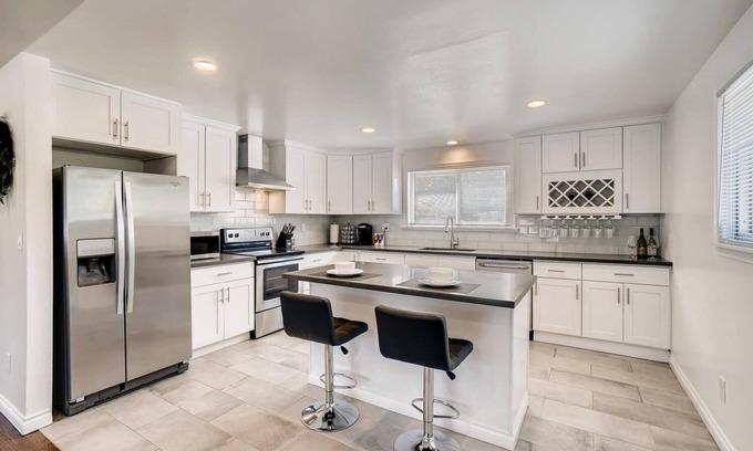 Richmond Highlands House | Gathering Spot 🌠 Roomy, Designer 6 BD /2 BA Home