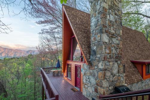 Chalet Village Ski Chalet | Gatlinburg Cabin With Breathtaking Views, Hot Tub, Sauna, 10 min to downtown and National Park