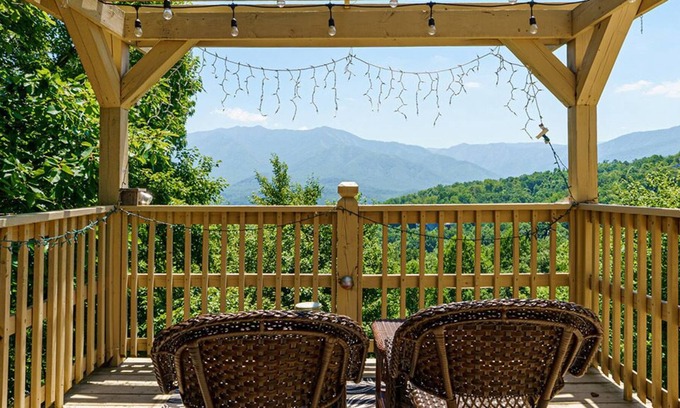 Chalet Village Cabin | Gatlinburg - Chateau LeConte - 4 Bedroom - Sleeps 10