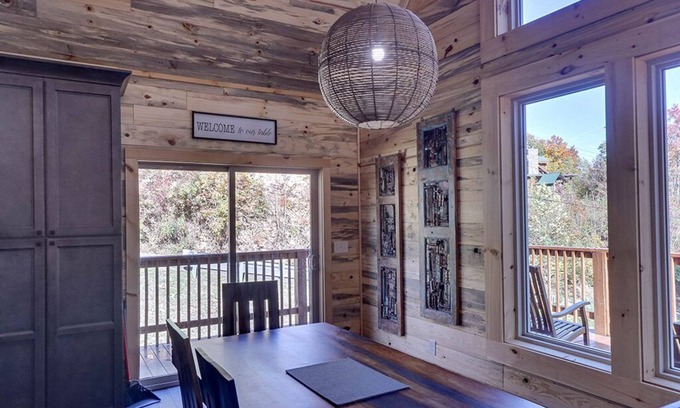 Gatlinburg - Pigeon Forge Cabin | Gatlinburg - Honey Hole - 4 Bedroom - Sleeps 12