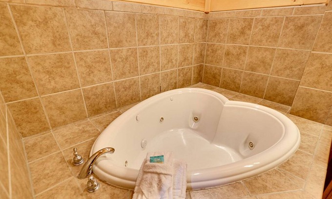 Gatlinburg Cabin | Gatlinburg - Lovin' the View - 2 Bedroom - Sleeps 8
