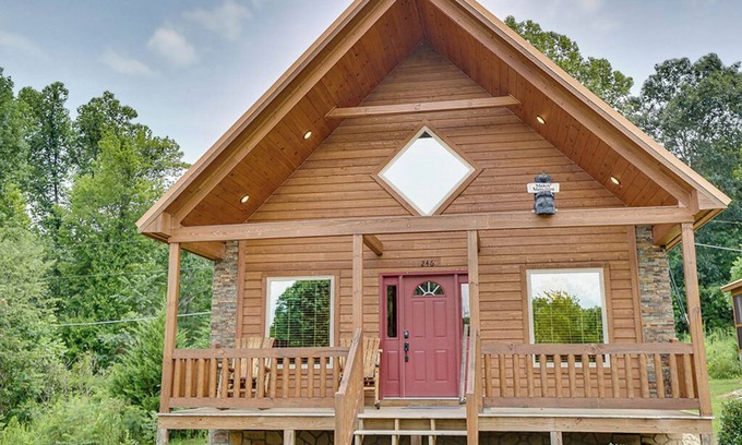 Pittman Center Cabin | Gatlinburg - Makin' Memories - 2 Bdrms.